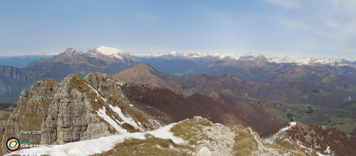 47 Panoramica sulla cresta nord del Resegone ed oltre.jpg